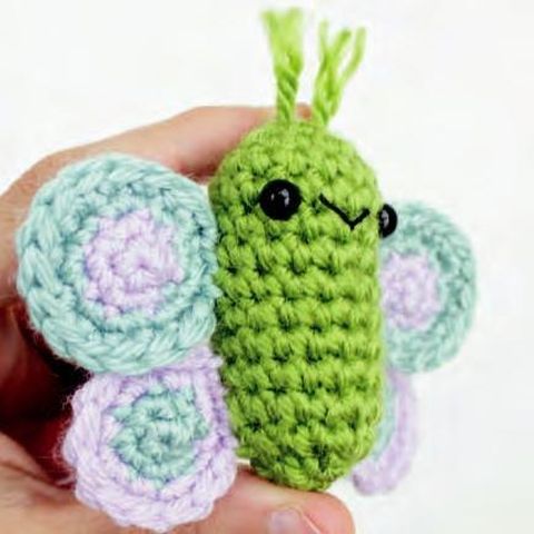 Chaveiro de amigurumi: borboleta